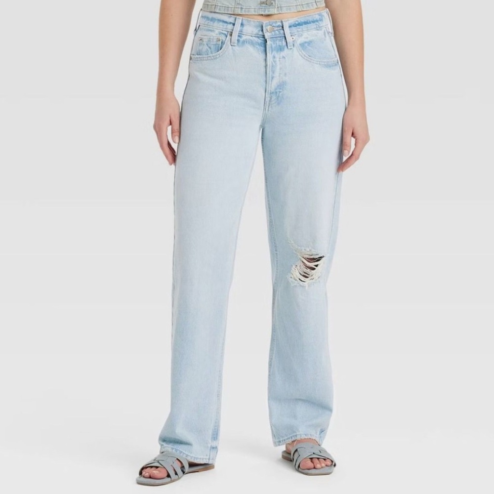 Mid-Rise 90’s Baggy Distressed Jeans